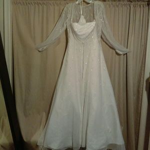 Wedding dress in excellent condition.